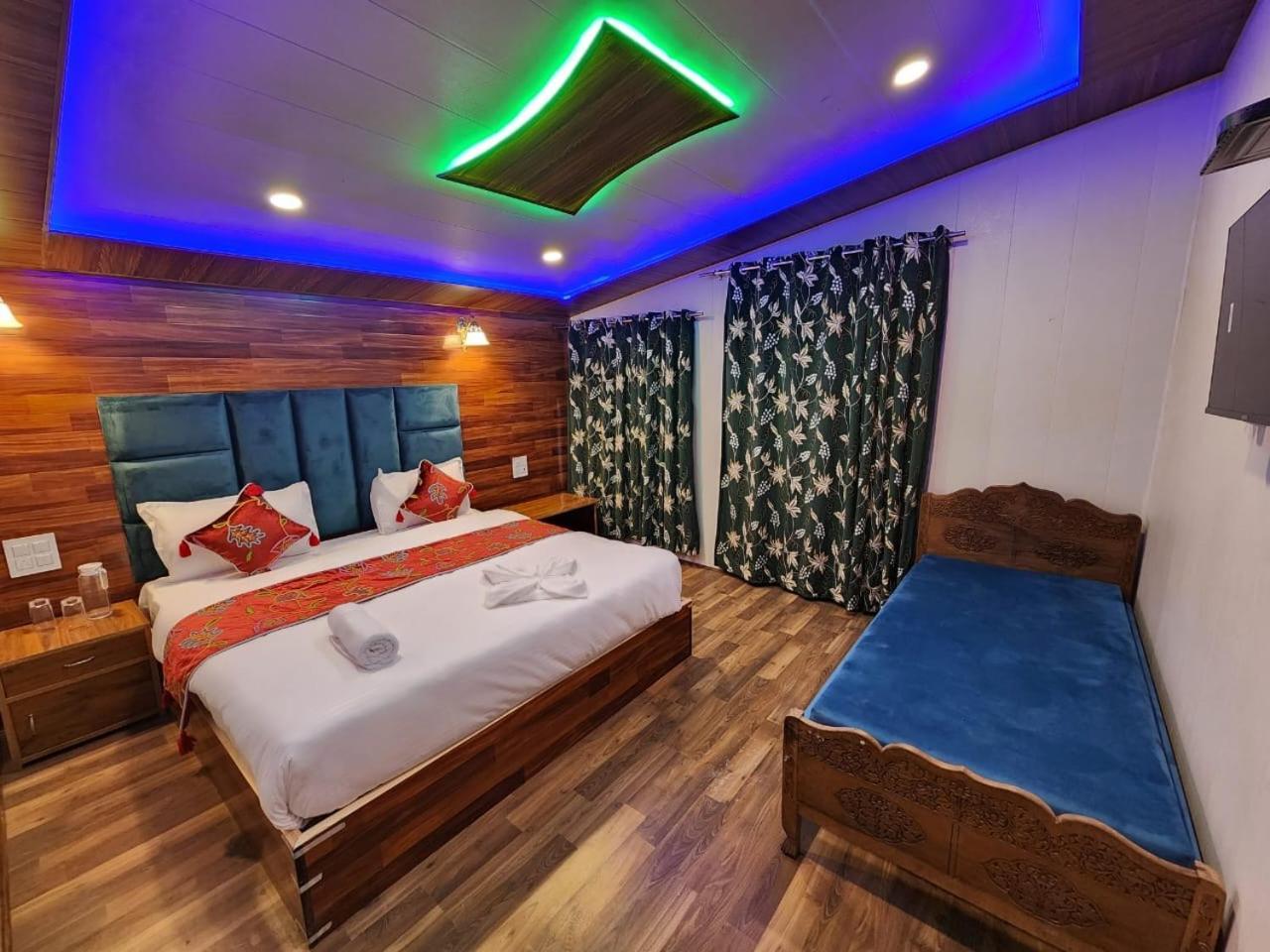 Srinagar Group Of Hotels מראה חיצוני תמונה