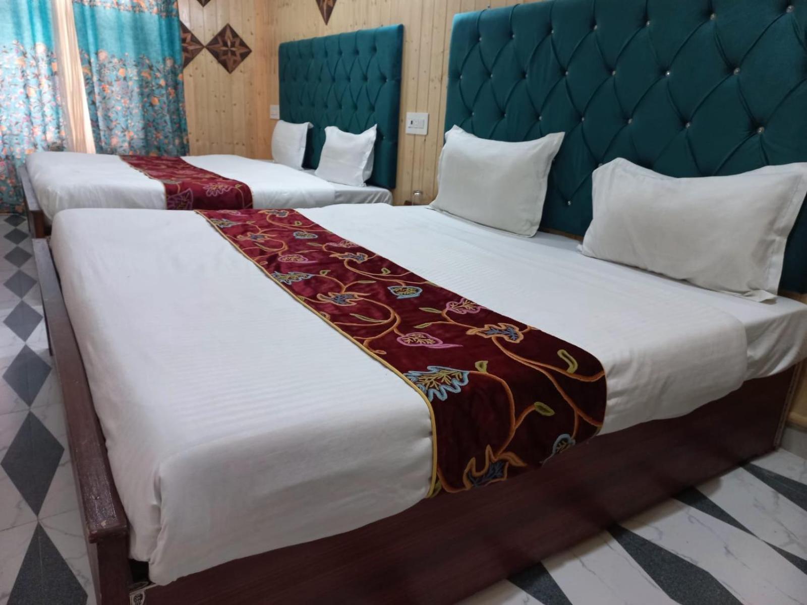 Srinagar Group Of Hotels מראה חיצוני תמונה