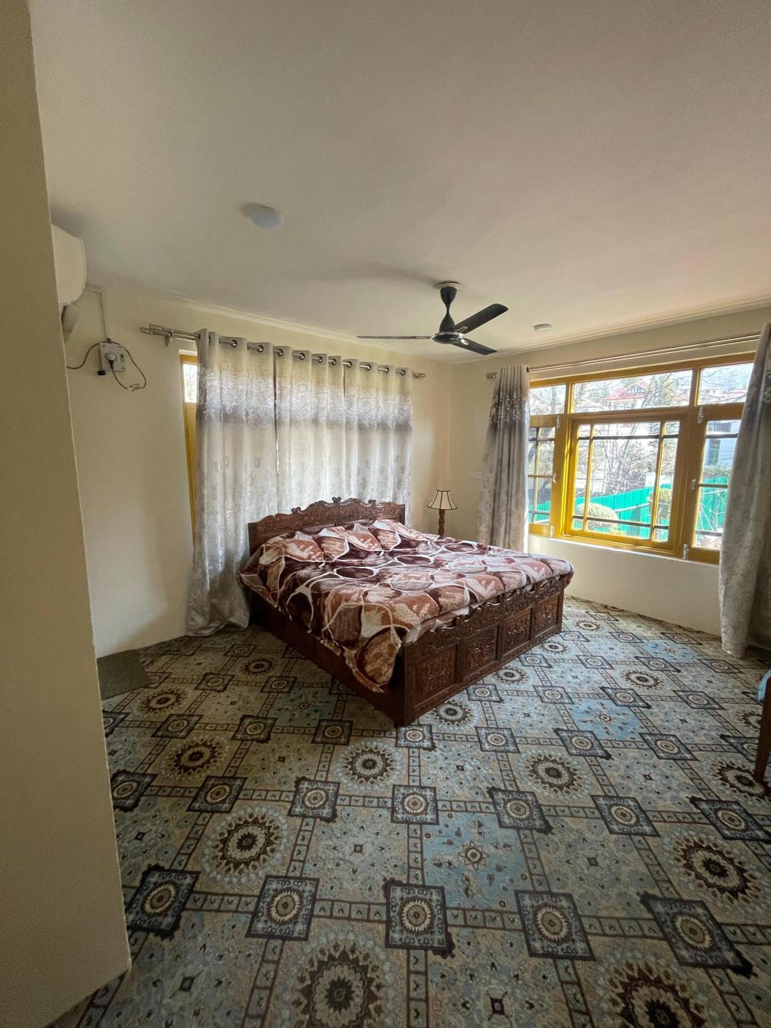 Srinagar Group Of Hotels מראה חיצוני תמונה