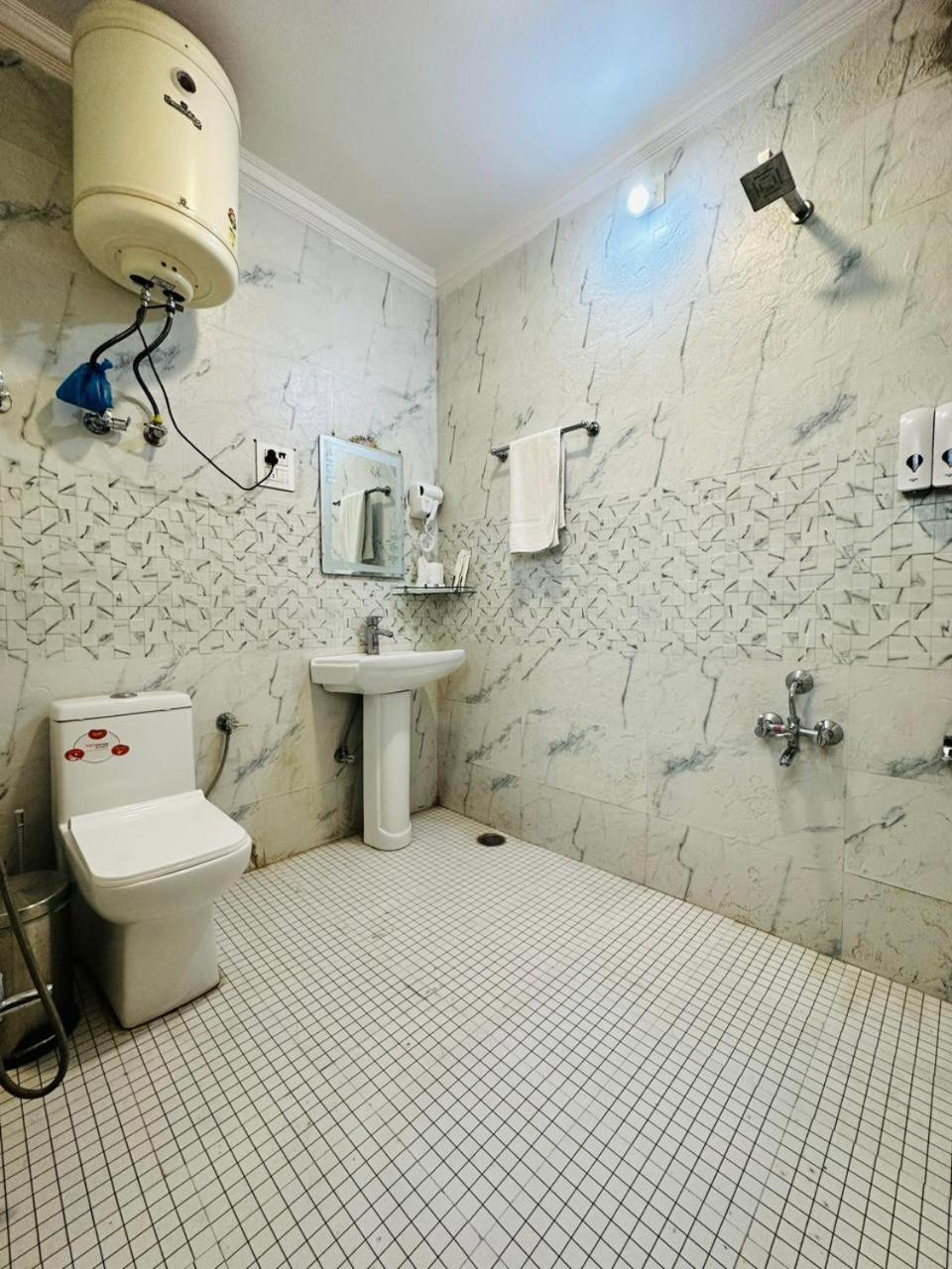 Srinagar Group Of Hotels מראה חיצוני תמונה