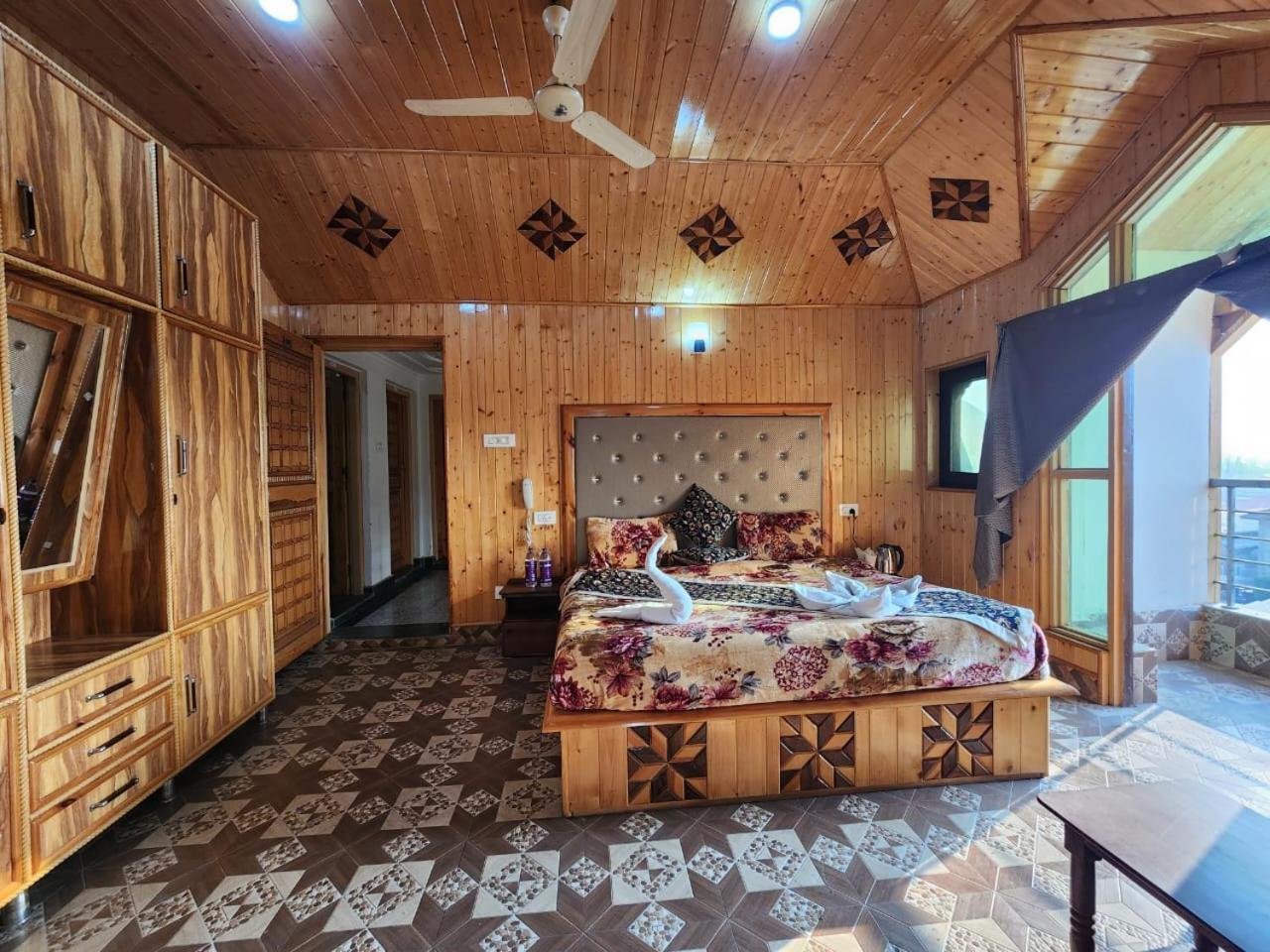 Srinagar Group Of Hotels מראה חיצוני תמונה